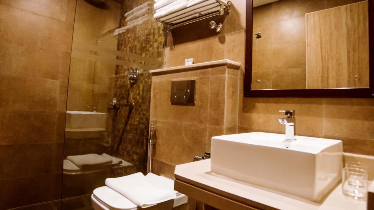 Aabas Pokhara By Barahi Hospitality Hotel Bagian luar foto