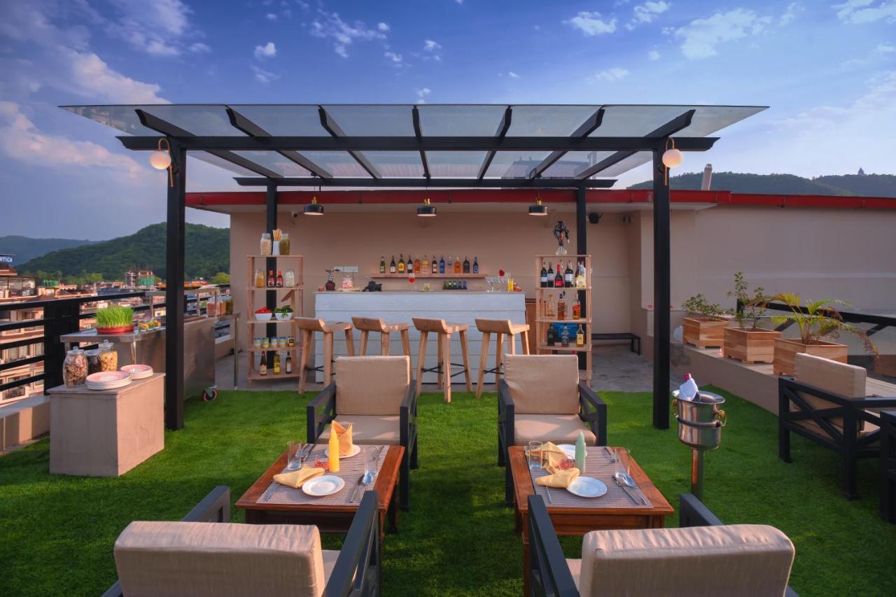 Aabas Pokhara By Barahi Hospitality Hotel Bagian luar foto