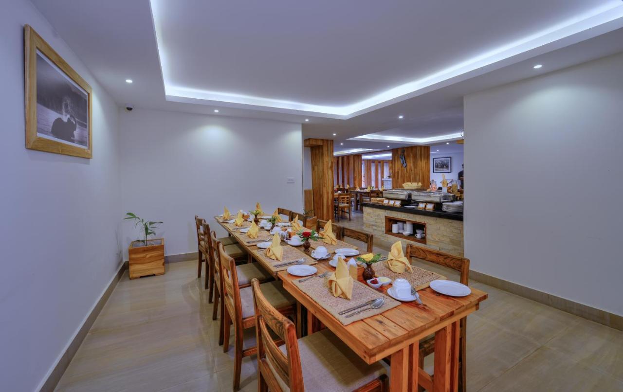 Aabas Pokhara By Barahi Hospitality Hotel Bagian luar foto