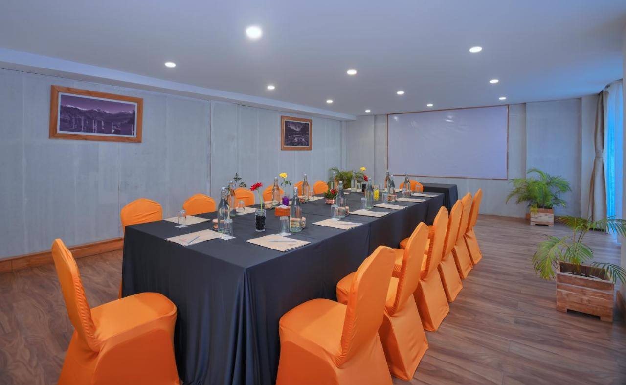 Aabas Pokhara By Barahi Hospitality Hotel Bagian luar foto