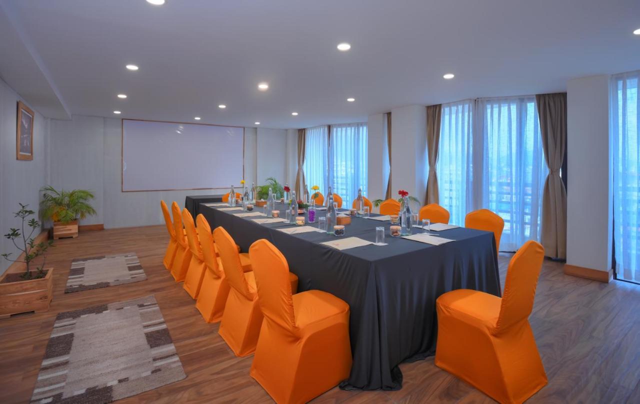 Aabas Pokhara By Barahi Hospitality Hotel Bagian luar foto