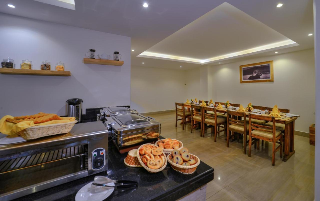Aabas Pokhara By Barahi Hospitality Hotel Bagian luar foto