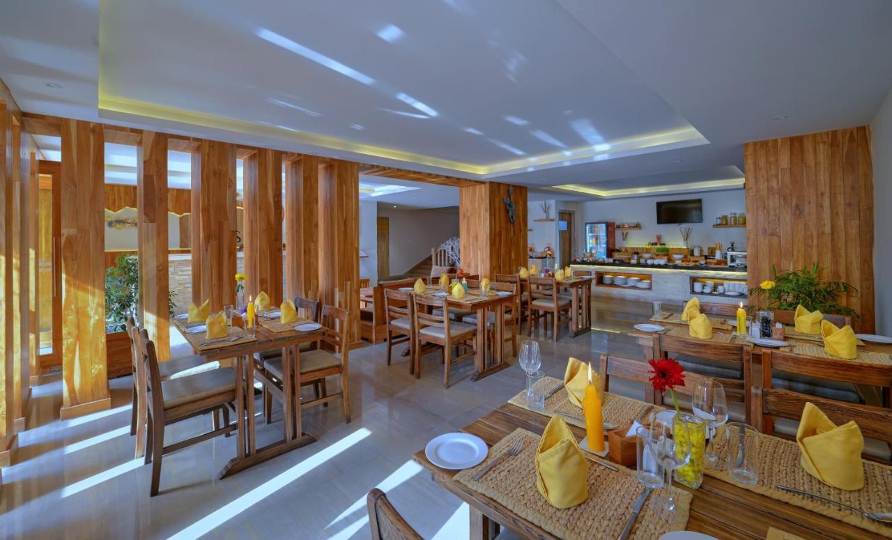 Aabas Pokhara By Barahi Hospitality Hotel Bagian luar foto